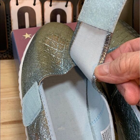 Size 5 youth Austin Trading Company flats - Picture 5 of 5